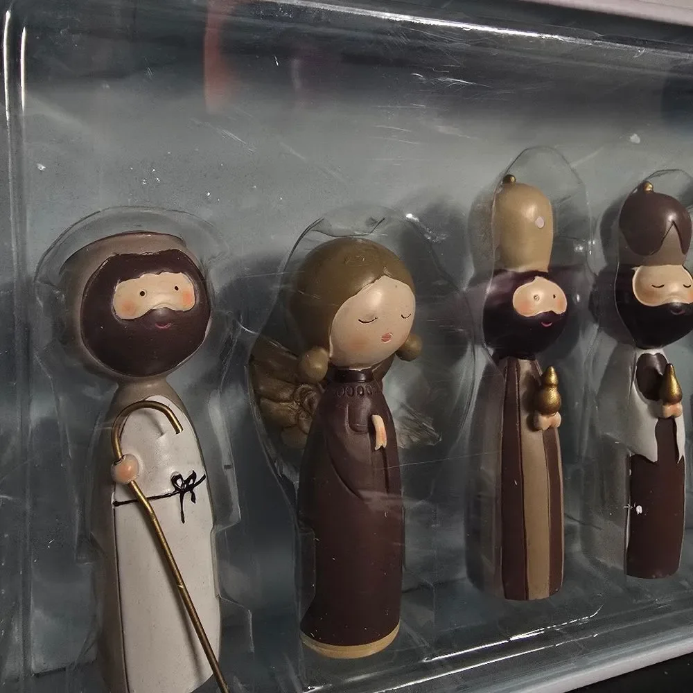Love and Light 8 Piece Nativity Christmas Set Resin Figures, New